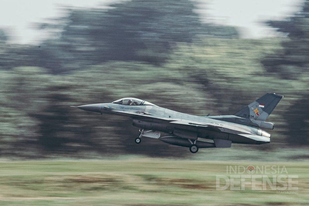 Pesawat tempur F-16 TNI AU