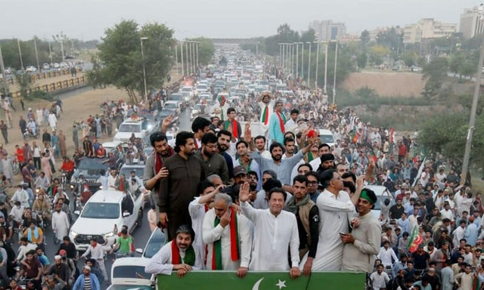 Demonstrasi masa di Pakistan