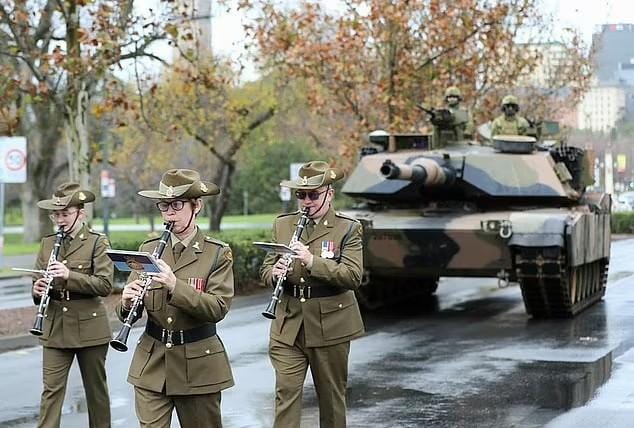 Parade militer Australia di Kota Adelaide.