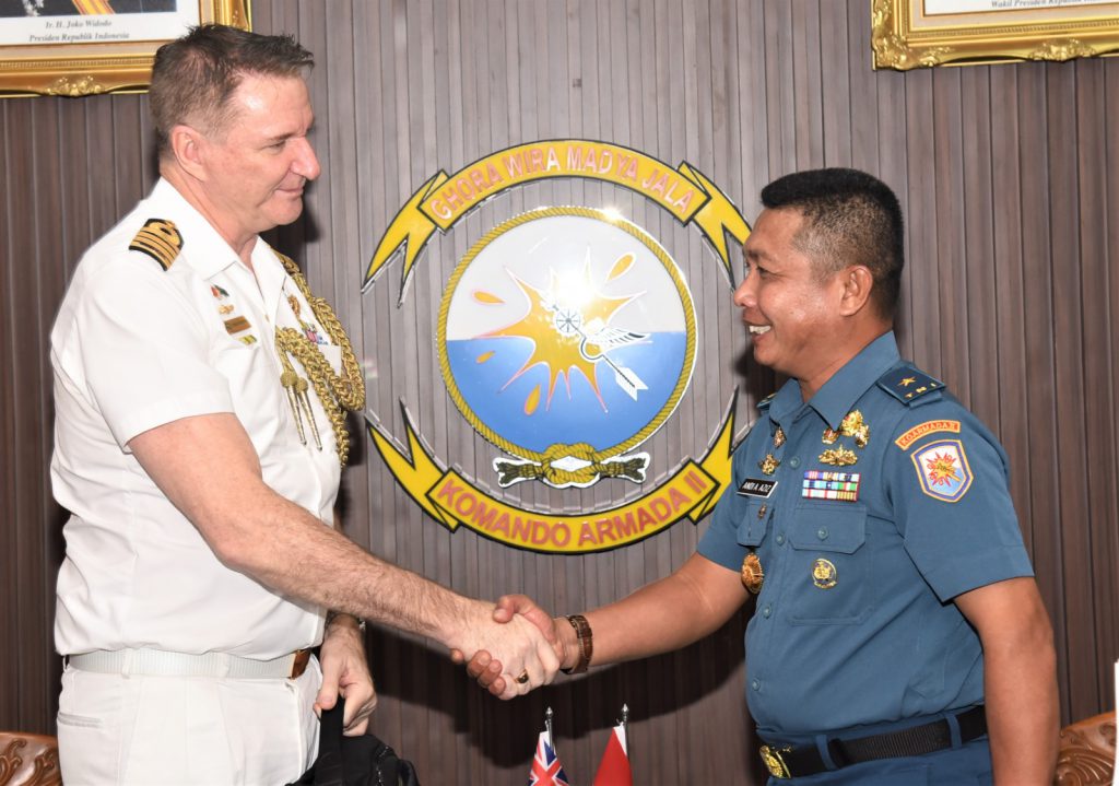 Courtesy call Kaskoarmada II Laksamana Pertama TNI Andi Abdul Aziz dengan Athal Australia untuk Indonesia Kapten (Laut) Rodney Griffiths.