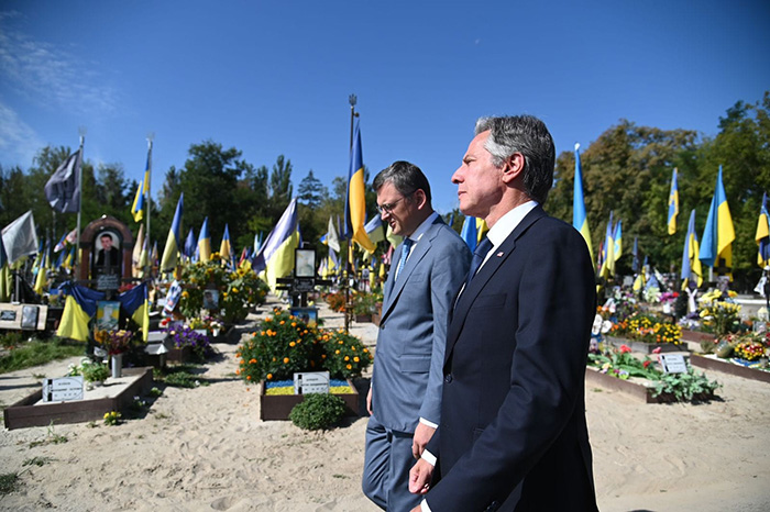 Menteri Luar Negeri AS Antony Blinken dan Menteri Luar Negeri Ukraina Dmytro Kuleba