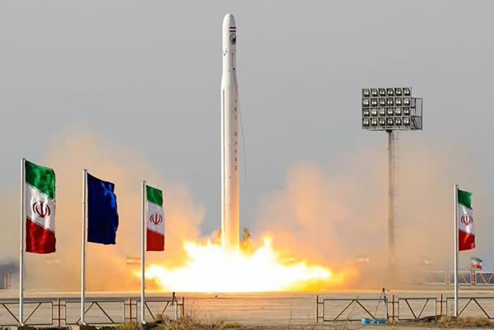 Peluncuran satelit Nour-3 Iran.