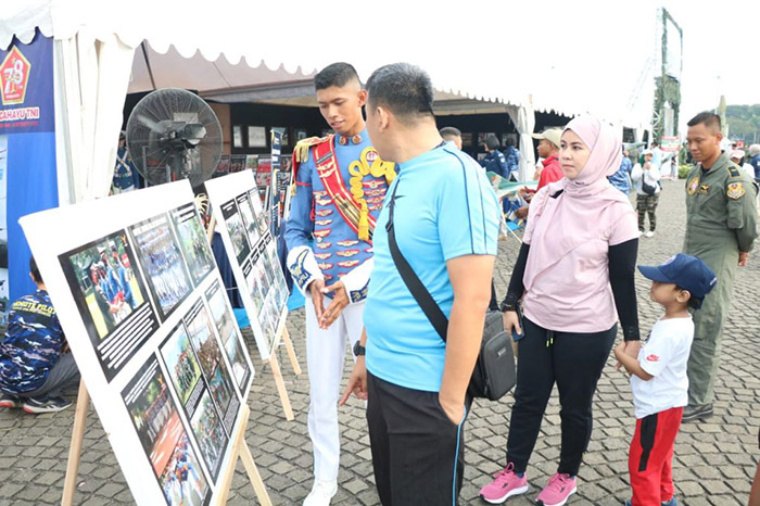 Pengunjung TNI Fair 2023