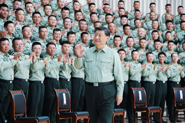 Presiden Cina Xi Jinping saat inspeksi militer