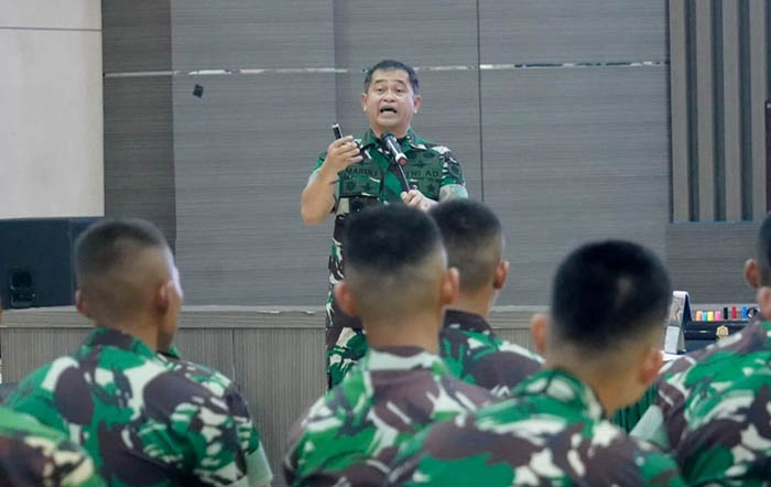 Pangkostrad Letjen TNI Maruli Simanjuntak